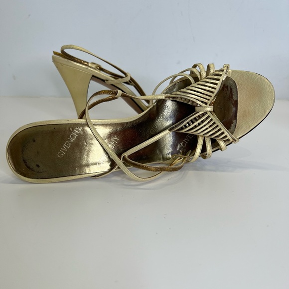 1970s Givenchy Cream Bow Strappy Heels - Picture 4 of 6